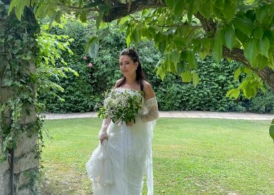 Mariée dans le jardin